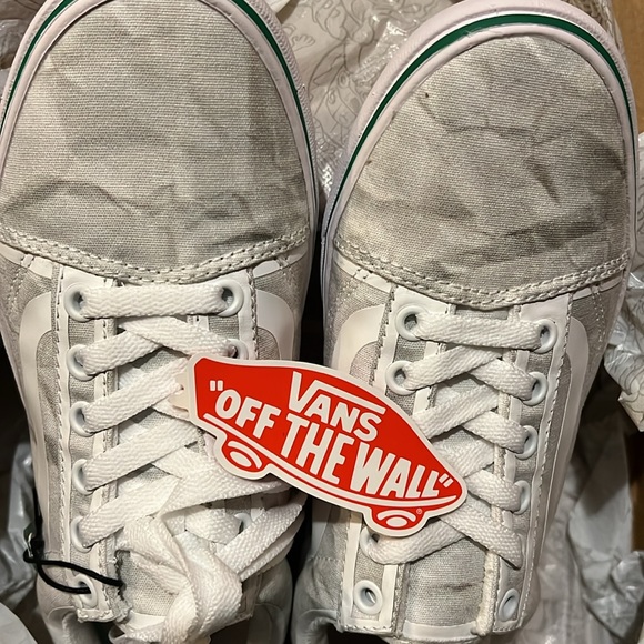 Brand New in Box Limited Edition Crayola Comfycush Old Size 7 - Picture 4 of 7